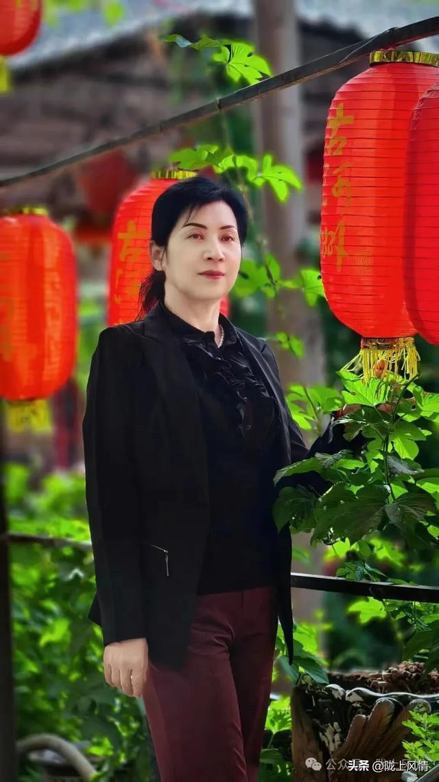 金沙江畔，那一抹迤莎拉红（陈虹）