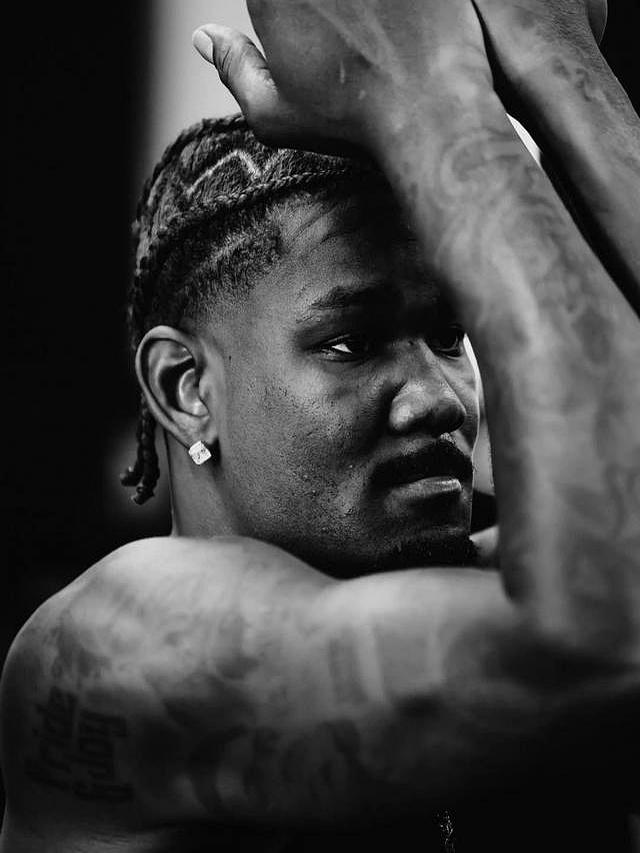 湖人首发中锋？艾顿在社媒晒出多张定妆照：在NBA的第八年🎱