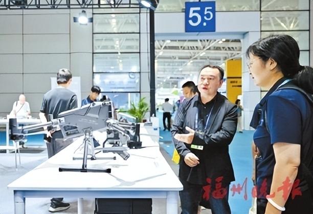 逐梦深蓝 中国智造“飞天入海”