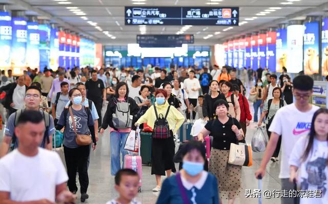 同一个暑假，西部酒店爆满，东部却在打折甩房？
