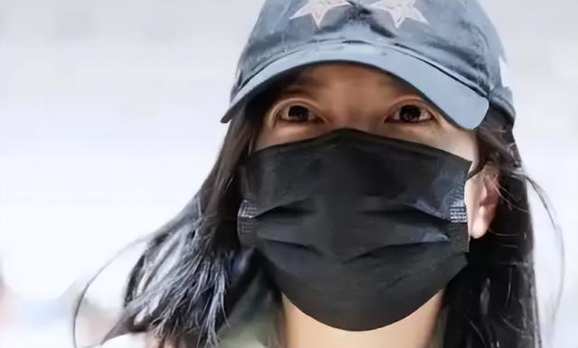 1590万资产被冻结！劣迹艺人赵薇走投无路，将15岁女儿当救命稻草