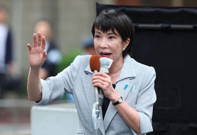 日本东京召开晚宴，高市早苗高调亮相：对俄动真格，对中国用软的