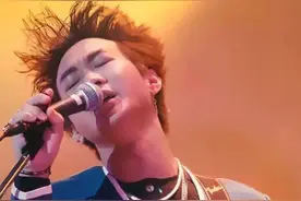 五场难以超越的经典演唱会，谭咏麟最震撼黄家驹绝版，再看不到了图片