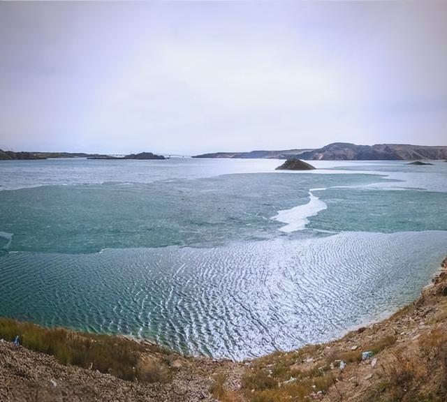 伊犁河谷有多特别？中国这边是绿洲，哈萨克斯坦那边是荒漠