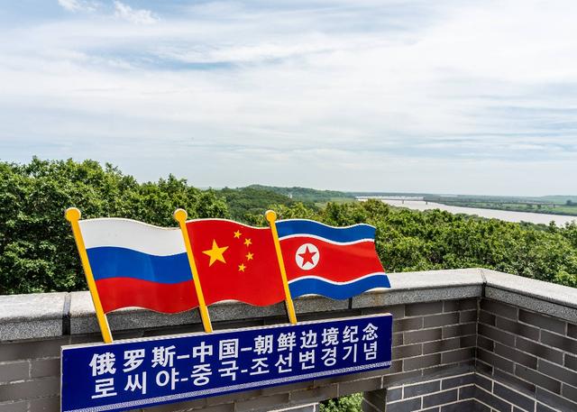 特朗普提起中国阅兵，当众说了3个“不”，不认为这是在挑战美国
