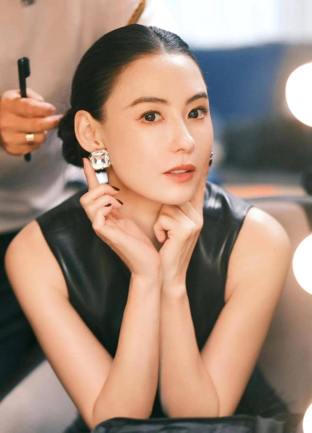 谢霆锋没想到，已备好寿衣和遗照的张柏芝，揭开了王菲仅剩的体面