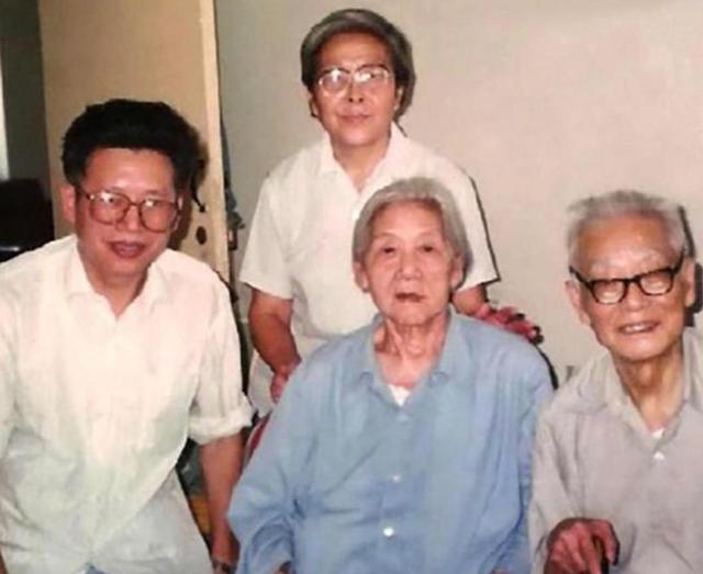邓颖超晚年透露：周总理在上海还有一任妻子，并且不让她穿高跟鞋