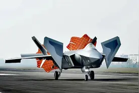 在未来的战场之上，我国量产2000架歼20够用吗？图片