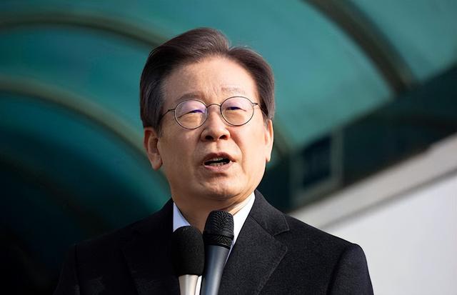 韩军突然在38线开火，60多发弹药倾斜而下，朝鲜船只最后一刻掉头