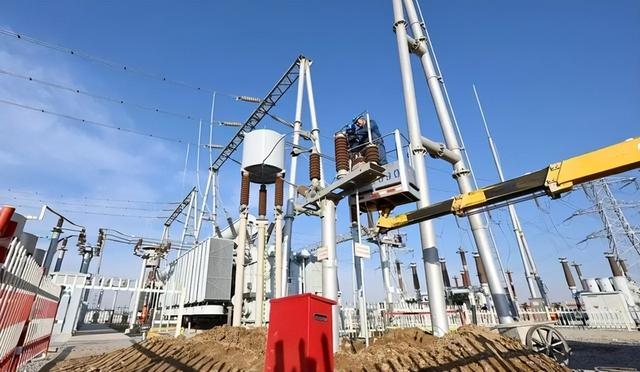 马斯克一语成谶：全球疯抢的不是芯片	，而是中国20万一台的变压器