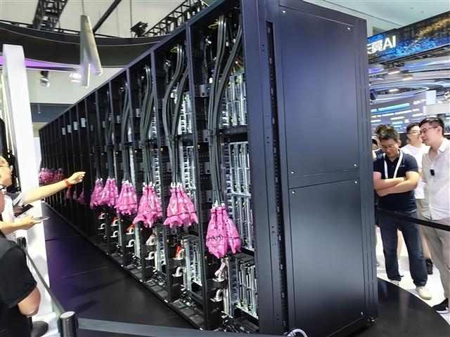 领先NV/AMD一代！华为首次线下展出秘密武器：任正非的话应验