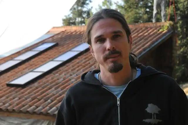 凌晨街头殒命，37岁英国男模特遭谋杀，两嫌疑人出庭情绪失控