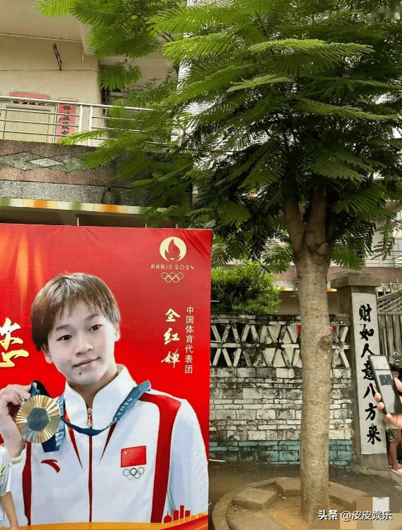 吃相太难看?全红婵刚归队全父用就冠军名号赚钱,担心的事还是发生