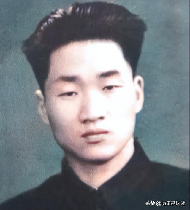 毛岸青81岁生日时的全家福，两个妹妹前来贺寿，儿媳刘滨体贴蹲着