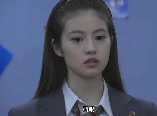 搞不懂为啥那么多人说她好看，明明大小眼那么严重