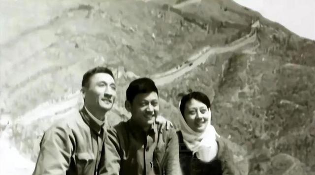 她是中国唯一影星少将，41岁丧子58岁丧夫，命运对她似乎格外严苛