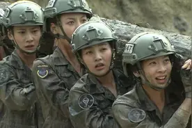 特种兵之火凤凰：八位丰满女主令人眼花缭乱，男兵看见走不动道图片