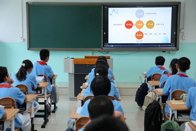 东城区中小学“AI通识第一讲”开讲