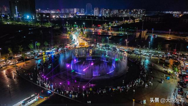 潮玩街区、灯光秀、音乐喷泉......夜游大连“新地标”诞生！