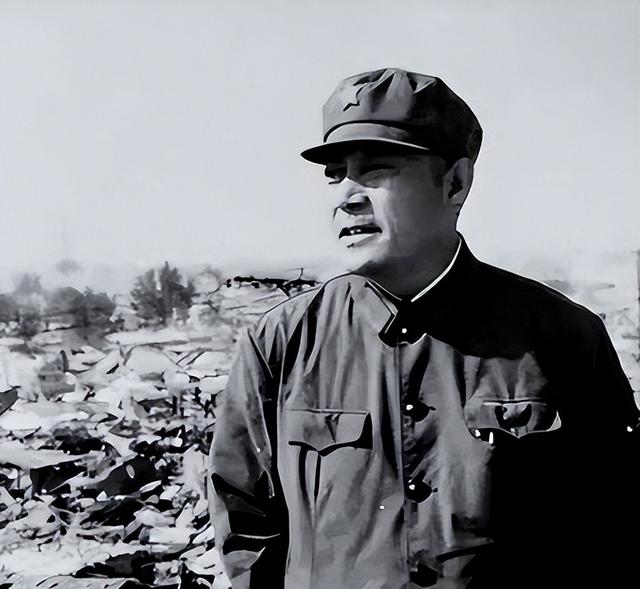 1970年老人去部队看儿子被哨兵拦下，老人：让你们师长跑步来见我