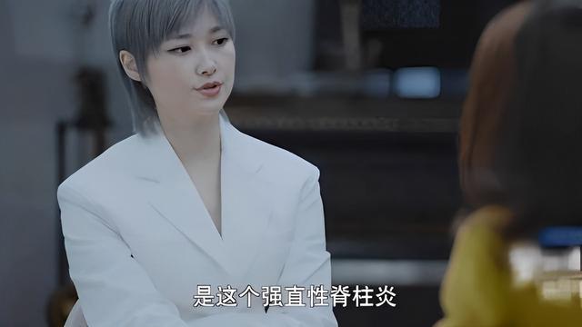 轮椅出行，不能躺下，41岁患“不死癌症”的李宇春，现状如何呢？