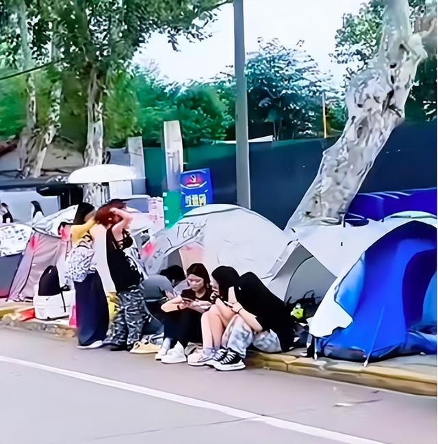 国庆假期带火了“穷游”概念，穷游标配——青旅却在成片倒闭