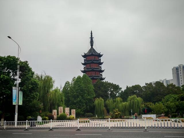 帝王之乡，眼镜之城，当年解放上海也从这里启程