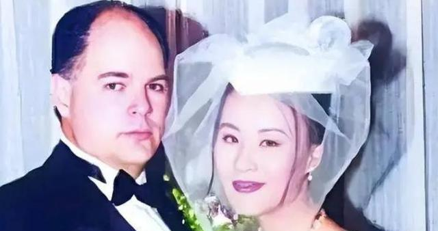 事业巅峰远赴美国，被老外“玩腻”后晚年回国，如今变成了这样！