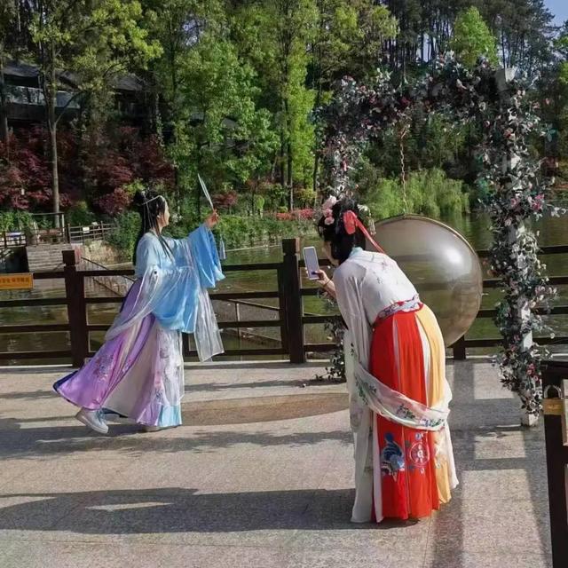 七夕孤岛计划：躲进680亩湖山，做一日神仙眷侣→