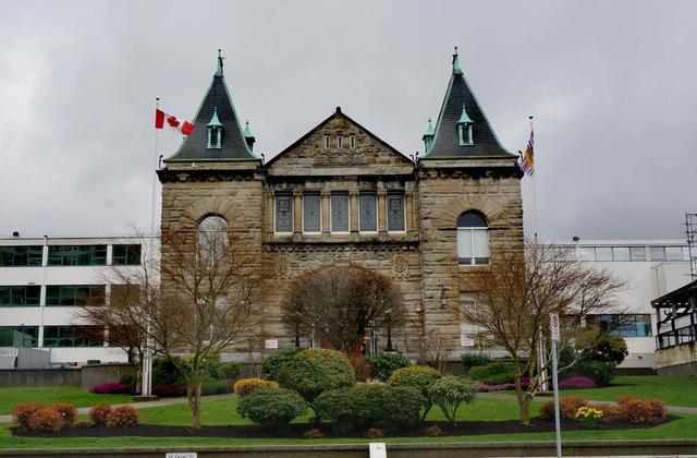 温哥华岛上的最大港口——纳莫奈