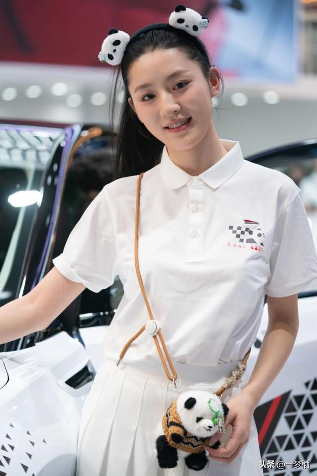 2025成都车展上的模特们
