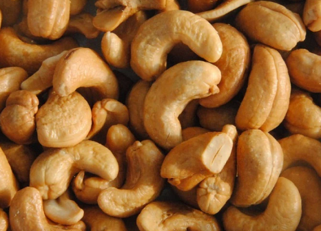 腰果是富硒食物？医生再次提醒：甲状腺不好，要常吃这3种食物