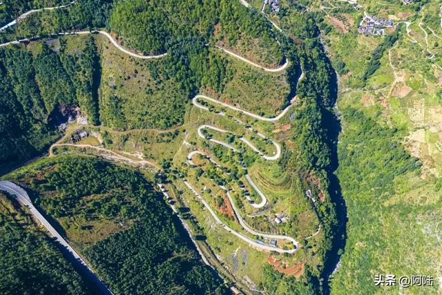 看丽宁十八弯未必要去观景台,我遇见个野生小土坡,视角也挺不错