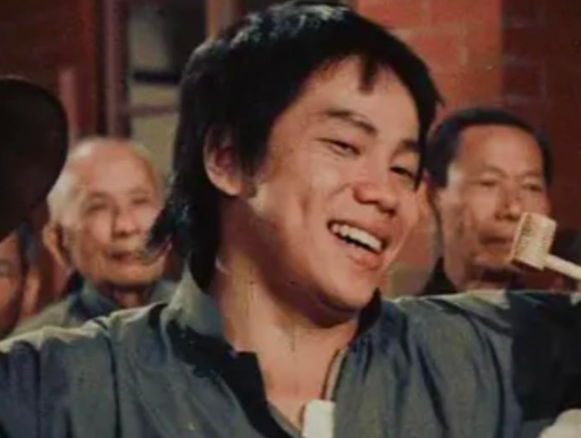 梁小龙去世不到24小时，恶心的一幕发生，成龙的话字字催泪