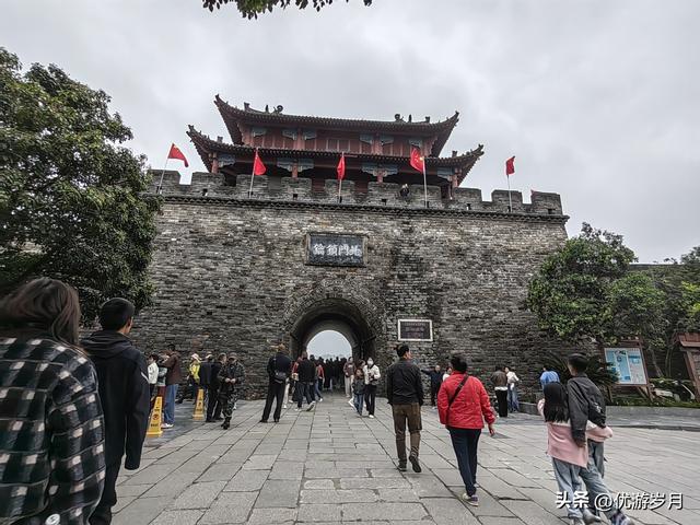 襄阳古城汉江风景很美