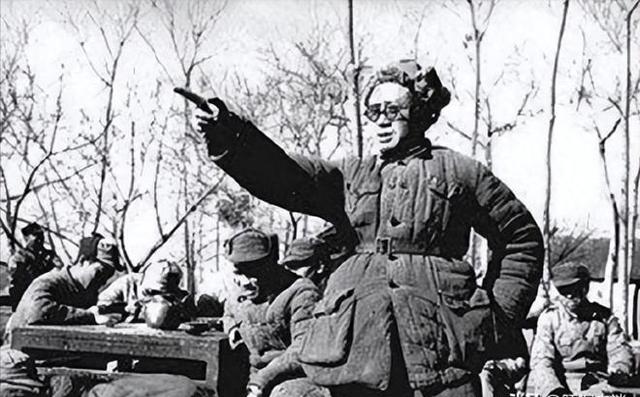 老蒋临死都想不到，最大的卧底不是吴石，而是天天陪他开会的他！