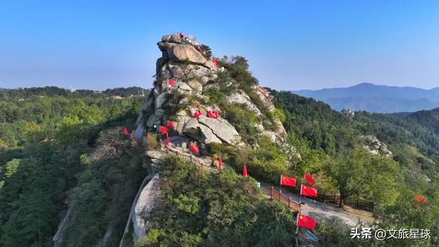 国庆氛围拉满！鸡公山漫山“中国红”，献礼祖国华诞