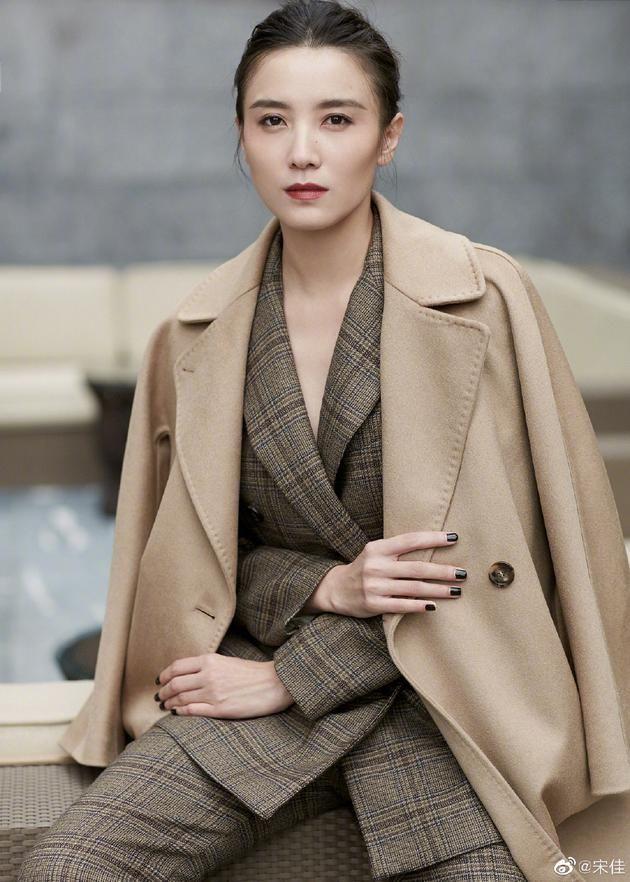 大衣哥跳楼身亡、赵本山灵堂、宋佳知三当三，造谣的越来越离谱了