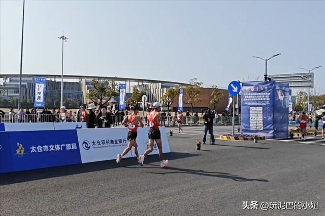 时隔10年！田径世锦赛喜讯：中国队第4枚奖牌来了 逆转：身披国旗