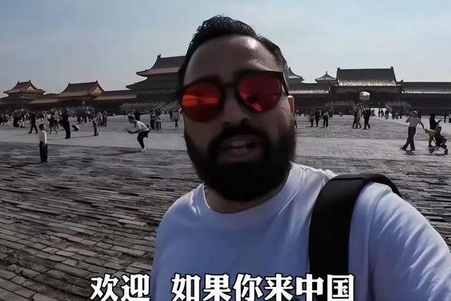 美国博主第一次来中国旅游，一天后直言：中国到处充满“危险”