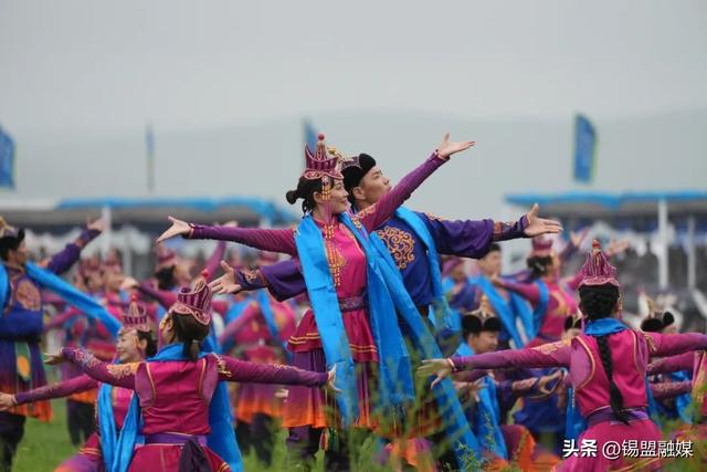 高清大图！直击内蒙古自治区第35届草原那达慕开幕式现场→