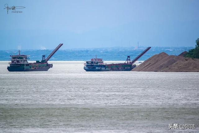 抓拍长江挖砂现场,据说现在管理很严,曾有人被起诉赔偿189万