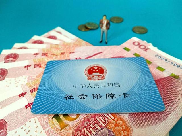 养老、医疗、教育、公共服务全跟上，2.5亿人消费枷锁才能打开！