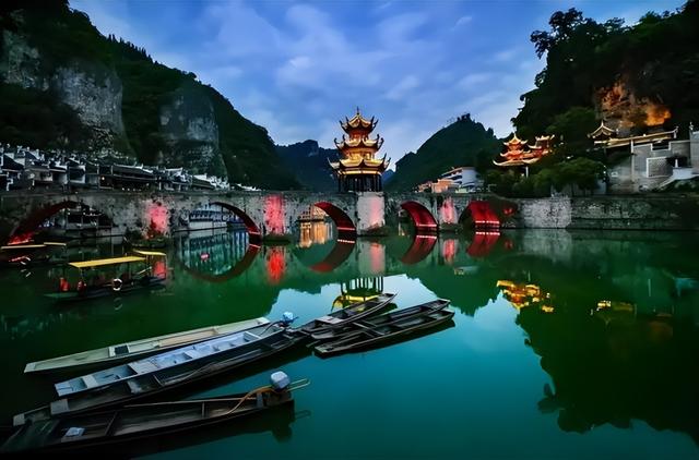 贵州建成世界第一高桥，两小时变两分钟，世行认定不宜人居的逆袭