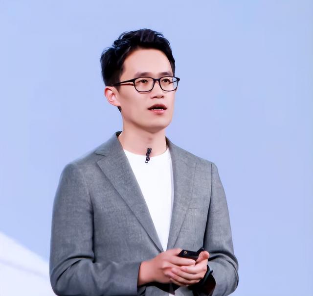 雷军担心的事发生了，王腾垮台留下4大难题，刘强东的话有人信了