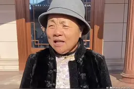 刘强东母亲展示儿媳章泽天，给她买的羊绒大衣，婆媳情深阖家幸福图片