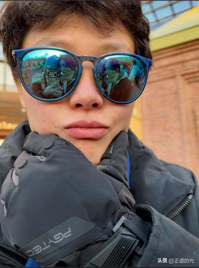 全红婵晒自拍 五官长开了 看着更文静了 和好友在一起好放松好开心