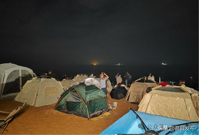 高燃！凌晨3时48分的日照海边，人山人海！这一幕，太震撼！