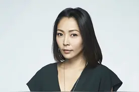 17岁卖唱还债，曾红极一时，金曲频出，因为一件事，断送了一生？图片