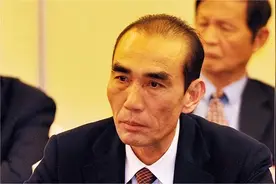 悲情的福建前首富：靠“抄作业”上市又退市，唯一的儿子车祸身亡图片